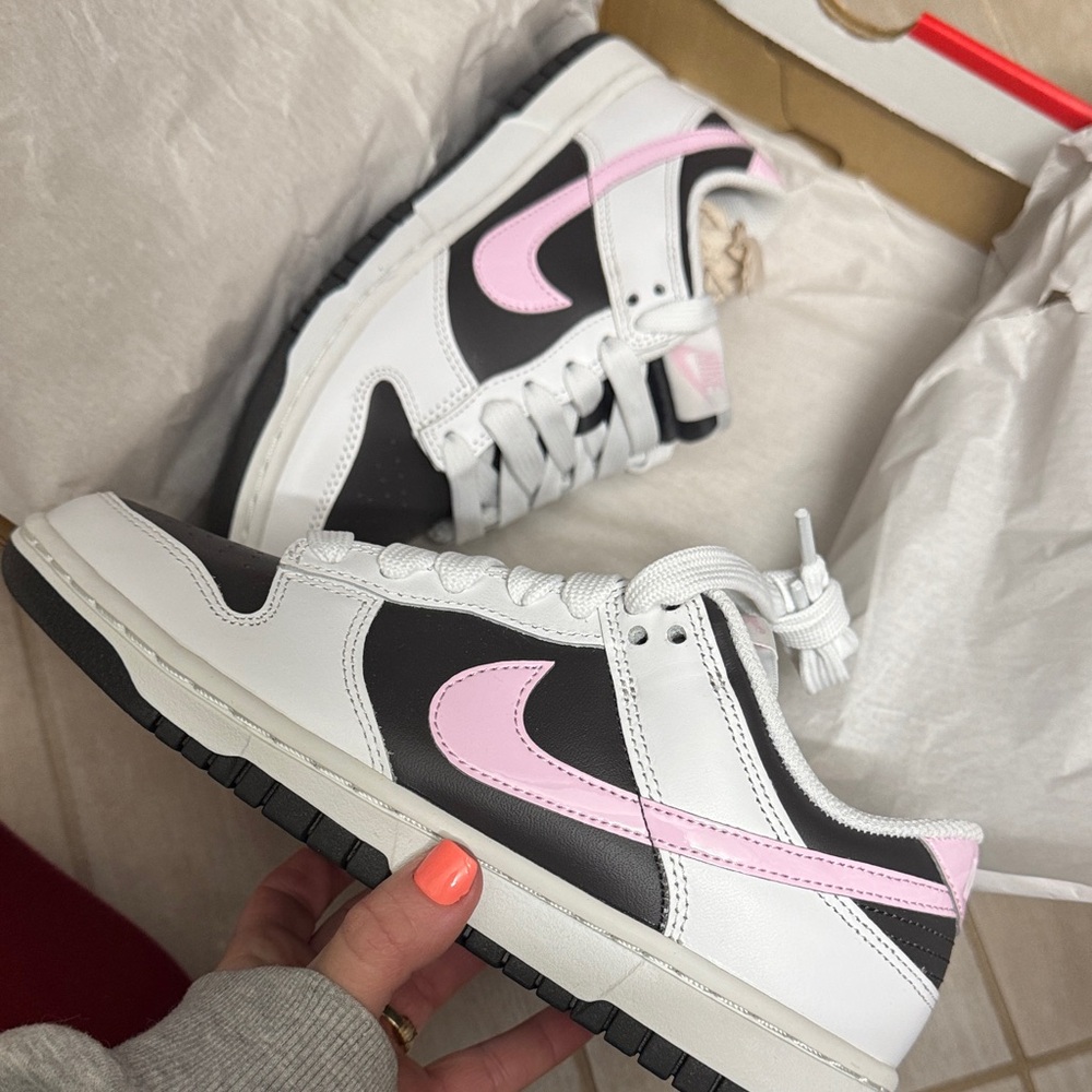 Women’s Nike dunks low NEW in box